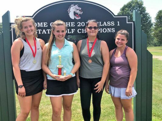 GIRLS AGES 15 - 18 (LHS GIRLS GOLF TEAM MEMBERS) WINNERS - Left to right - 2nd Place - Chloe Ebeling; 1st Place - Sheridan Bealmer; 3rd Place - Trista Smith; and 4th Place - Brooklyn Couch.